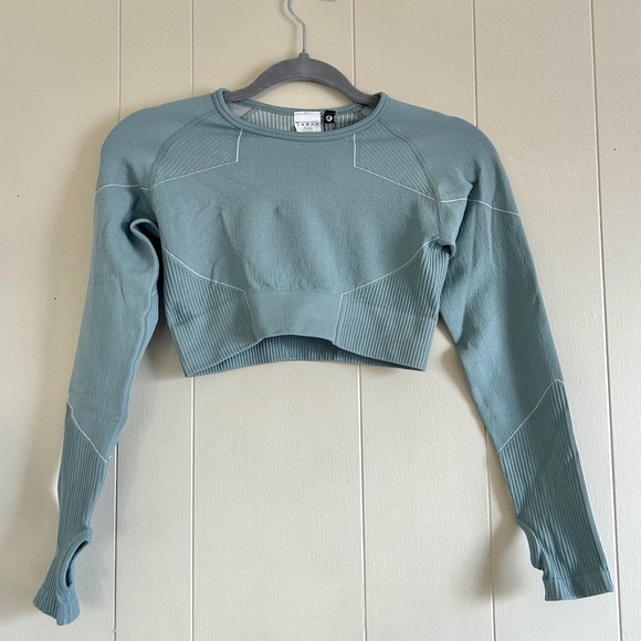 AYBL Reflex Seamless Long Sleeve Crop Top - Picture 3 of 5